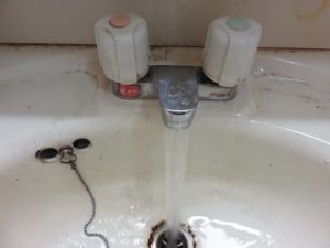 水漏れする洗面所水栓修理前